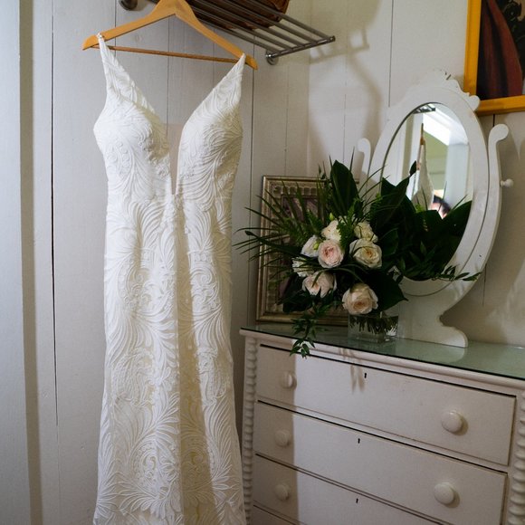 Essense of Australia- All Who Wander- Clio Wedding Dress - Picture 4 of 9